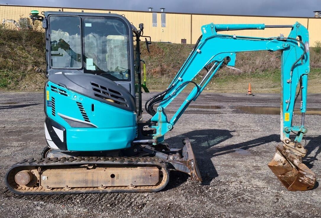 2021 Kobelco SK28SR-6E mini excavator side view 2021 Kobelco SK28SR-6E mini excavator side view