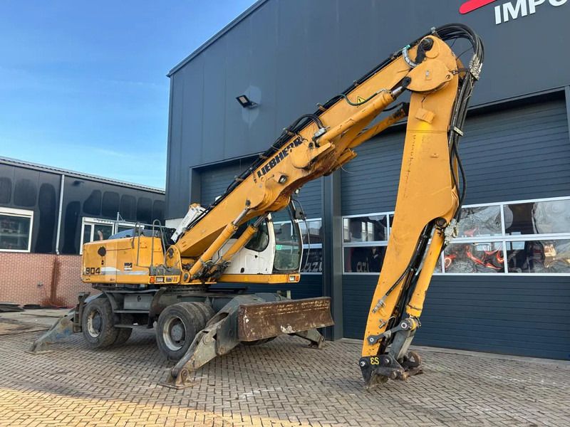 2010 Liebherr A904 C material handler, side view 2010 Liebherr A904 C material handler, side view