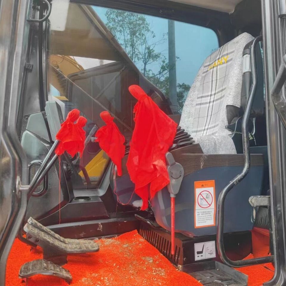 2022 Sany SY215C crawler excavator interior cab view 2022 Sany SY215C crawler excavator interior cab view