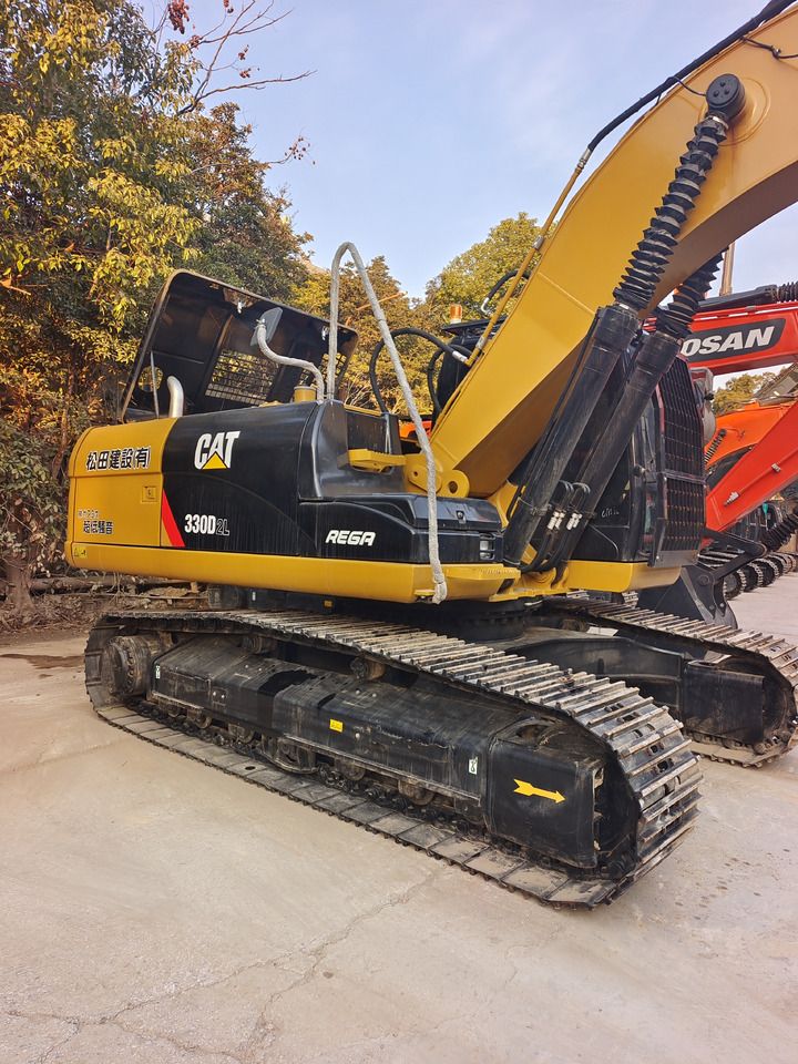2024 Caterpillar 330D2L crawler excavator, side view 2024 Caterpillar 330D2L crawler excavator, side view