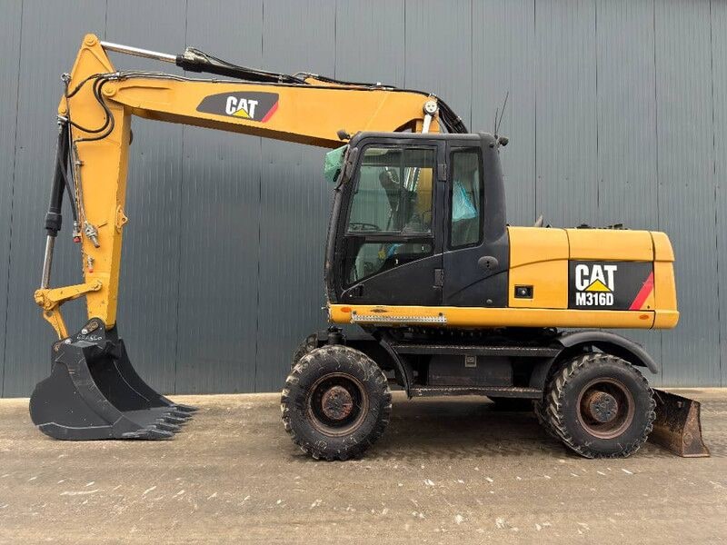 2011 Caterpillar M316D wheel excavator side view