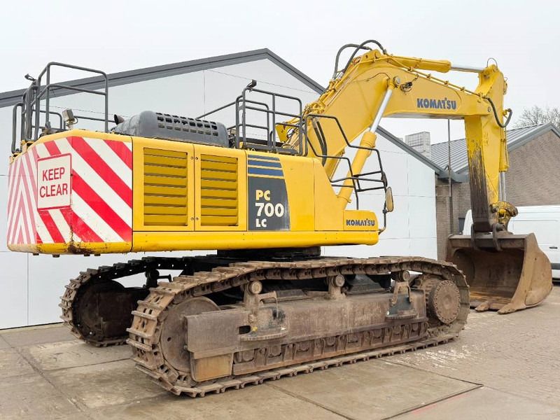 2015 Komatsu PC700LC-8EO crawler excavator, rear three-quarter view 2015 Komatsu PC700LC-8EO crawler excavator, rear three-quarter view