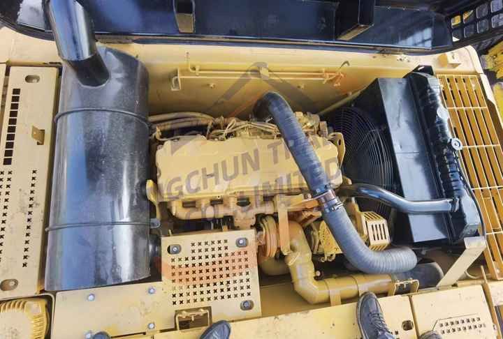 2018 Caterpillar 320C crawler excavator engine compartment view 2018 Caterpillar 320C crawler excavator engine compartment view
