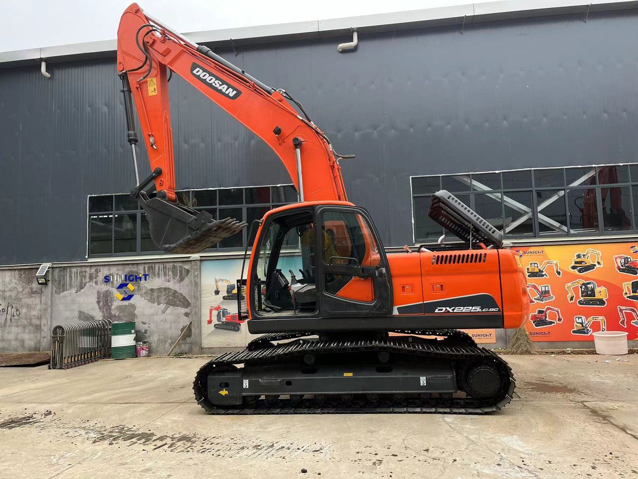 2022 Doosan DX225LC-9C crawler excavator side view 2022 Doosan DX225LC-9C crawler excavator side view