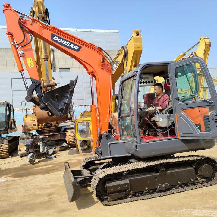 2022 Doosan DH60-7 crawler excavator, side view 2022 Doosan DH60-7 crawler excavator, side view