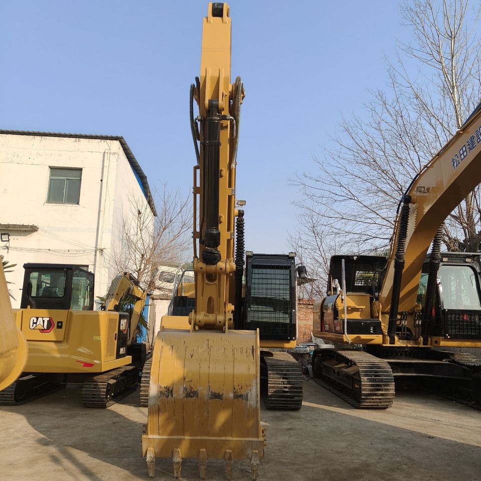 2024 Caterpillar 320GC crawler excavator, front view 2024 Caterpillar 320GC crawler excavator, front view