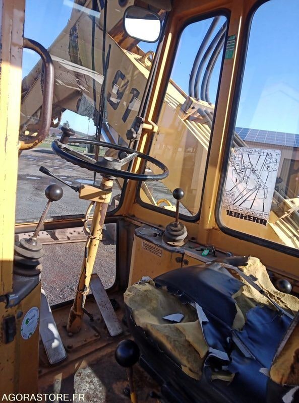 1979 Liebherr 911 wheel excavator cab interior view 1979 Liebherr 911 wheel excavator cab interior view