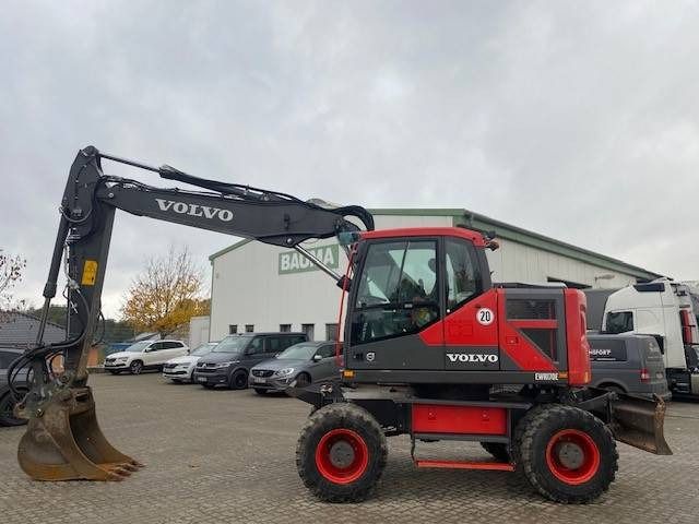 2018 Volvo EWR170E wheel excavator, side view 2018 Volvo EWR170E wheel excavator, side view