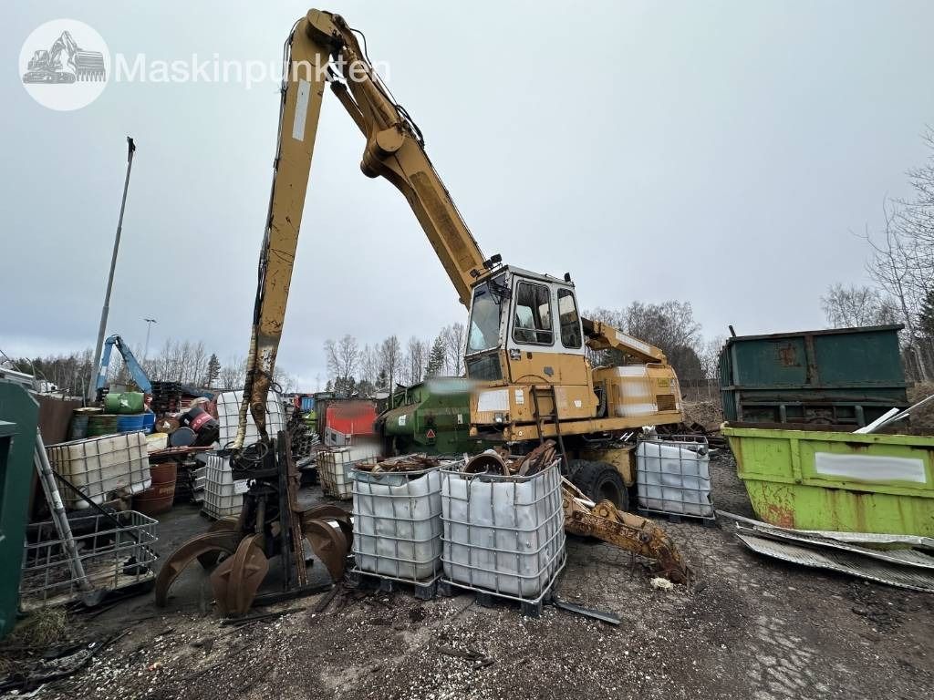 1988 Liebherr A 922 material handler, side view 1988 Liebherr A 922 material handler, side view