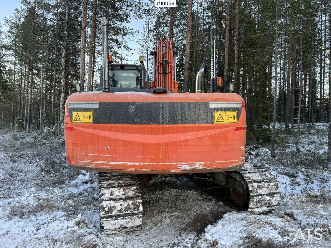 2007 Hitachi ZX210LC-3 crawler excavator, rear view 2007 Hitachi ZX210LC-3 crawler excavator, rear view