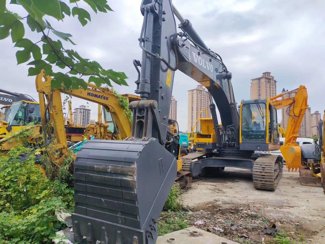2018 Volvo EC360 crawler excavator, front view 2018 Volvo EC360 crawler excavator, front view