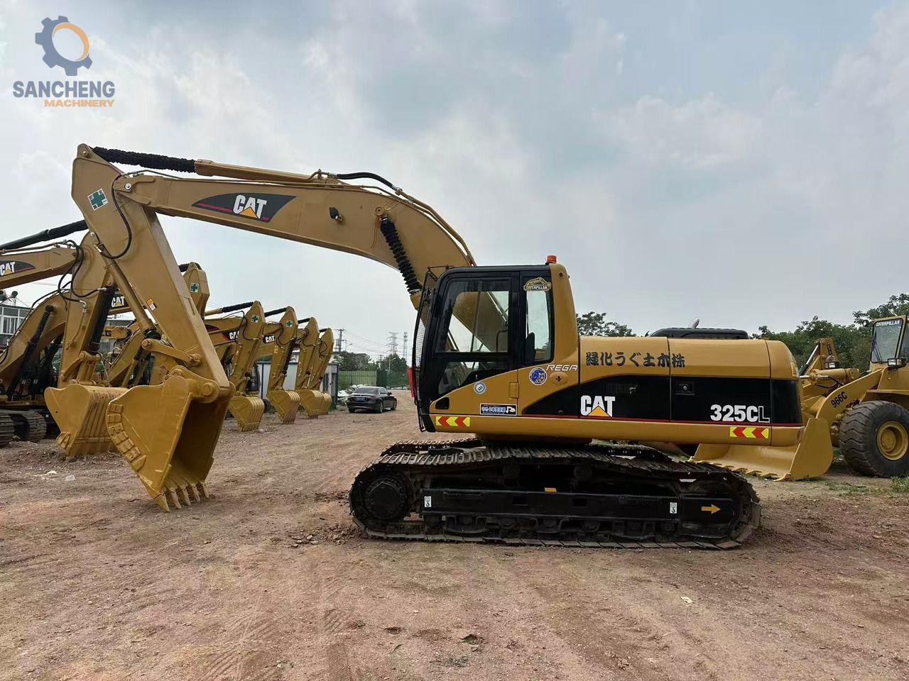 2017 Caterpillar 325CL crawler excavator, side profile view 2017 Caterpillar 325CL crawler excavator, side profile view