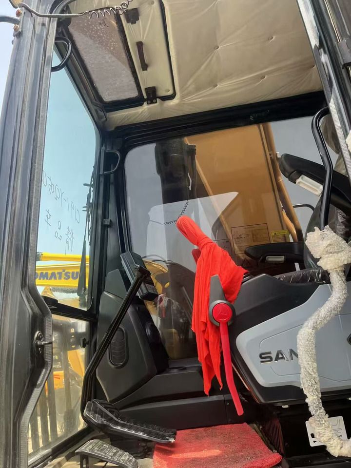 2022 Sany SY245H crawler excavator interior view 2022 Sany SY245H crawler excavator interior view