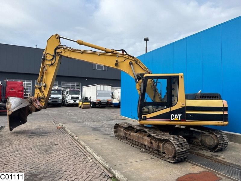 2001 Caterpillar 318B crawler excavator, side view
