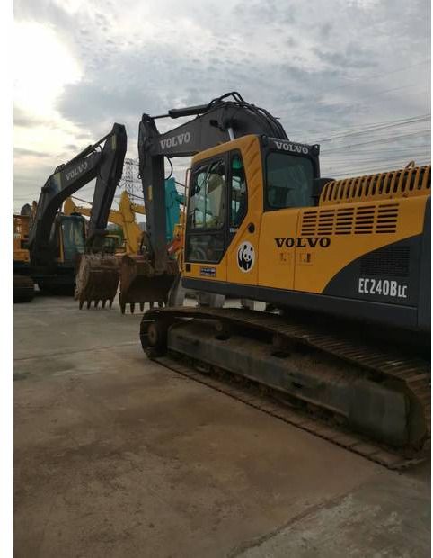 2016 Volvo EC240BLC crawler excavator, side view 2016 Volvo EC240BLC crawler excavator, side view