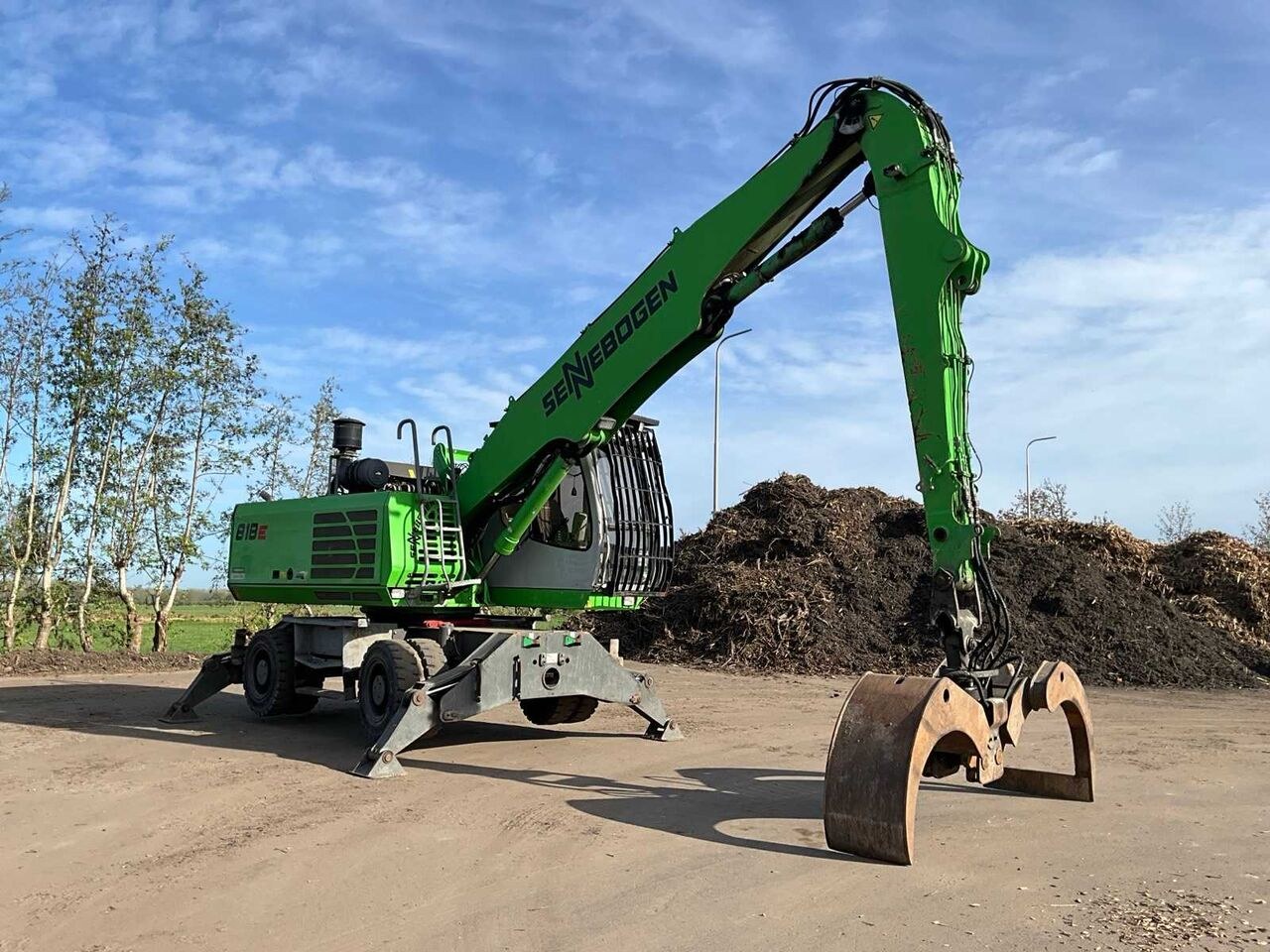 2015 Sennebogen 818 M wheel excavator, side profile view