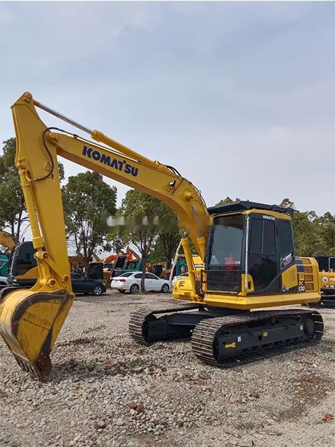 2019 Komatsu PC130 crawler excavator, side view 2019 Komatsu PC130 crawler excavator, side view