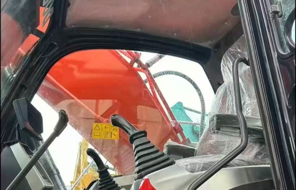 2024 Doosan DX340 crawler excavator interior view 2024 Doosan DX340 crawler excavator interior view