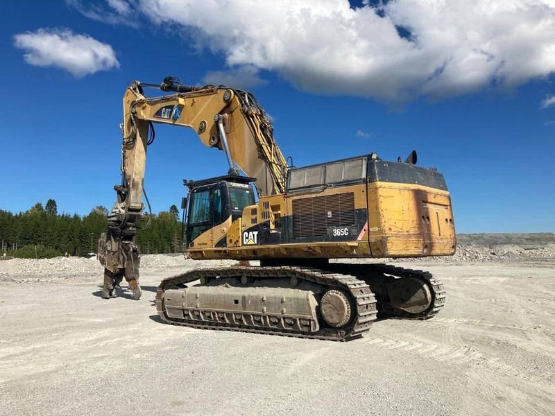 2007 Caterpillar 365C UHD crawler excavator, rear three-quarter view 2007 Caterpillar 365C UHD crawler excavator, rear three-quarter view