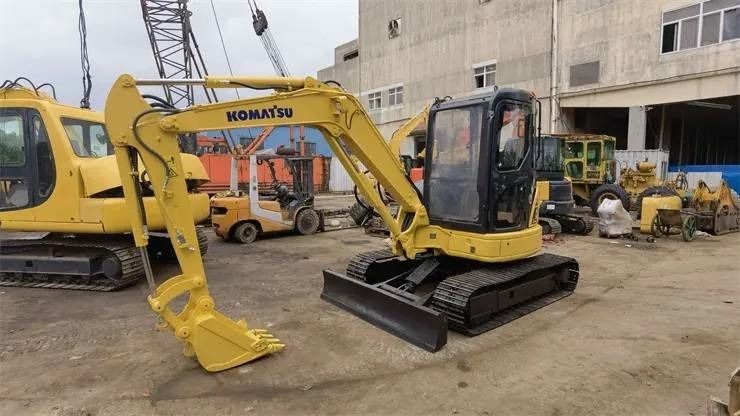 2020 Komatsu PC35 mini excavator, front three-quarter view 2020 Komatsu PC35 mini excavator, front three-quarter view