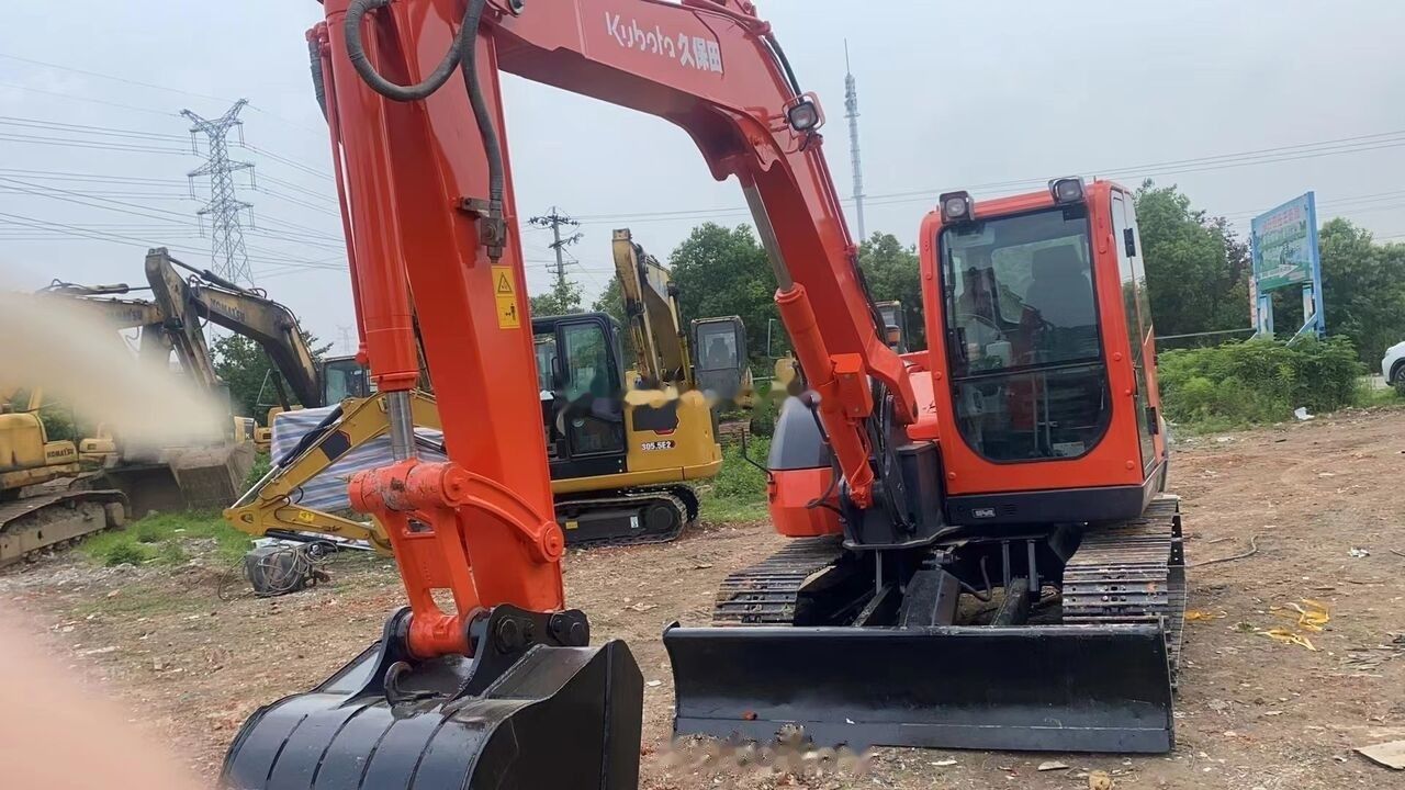 Kubota KX185 mini excavator, front three-quarter view Kubota KX185 mini excavator, front three-quarter view
