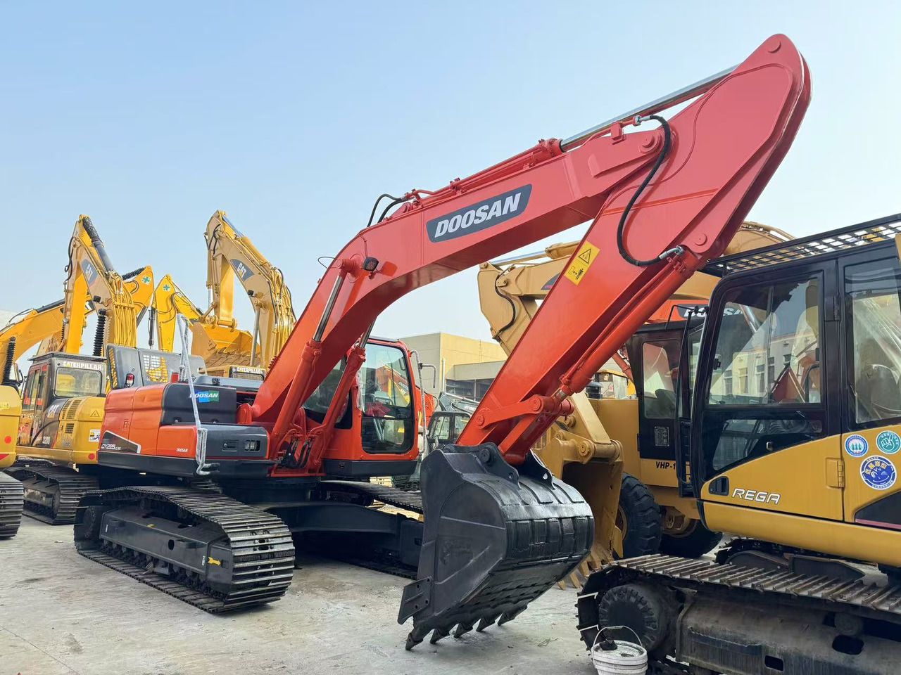 2021 Doosan DX225 crawler excavator, side profile view 2021 Doosan DX225 crawler excavator, side profile view