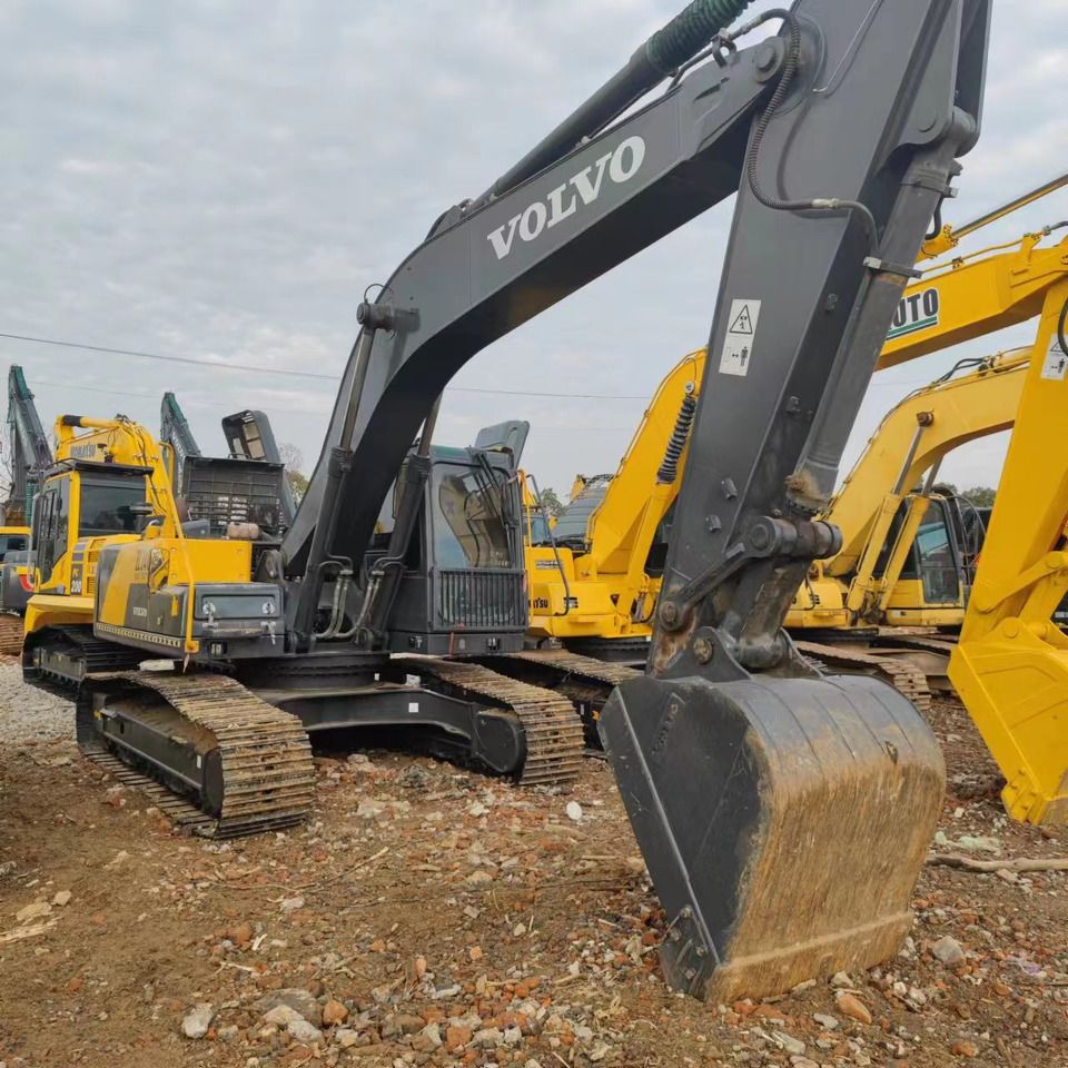 2021 Volvo EC240CL crawler excavator, side view 2021 Volvo EC240CL crawler excavator, side view