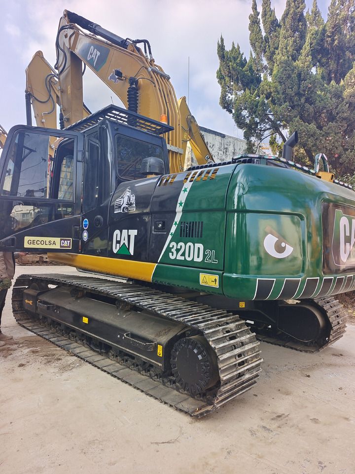 Гусеничный экскаватор 2024 Caterpillar 320D2L, вид сбоку Гусеничный экскаватор 2024 Caterpillar 320D2L, вид сбоку