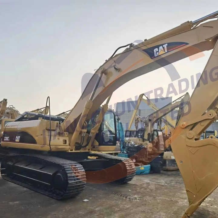 2018 Caterpillar 320C crawler excavator, side view 2018 Caterpillar 320C crawler excavator, side view