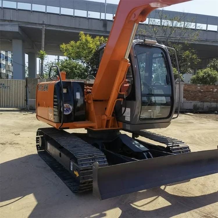 2018 Hitachi ZX70 mini excavator, front three-quarter view 2018 Hitachi ZX70 mini excavator, front three-quarter view