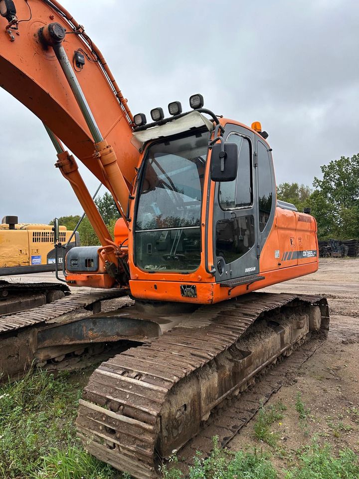 2009 Doosan DX255LC crawler excavator, front three-quarter view