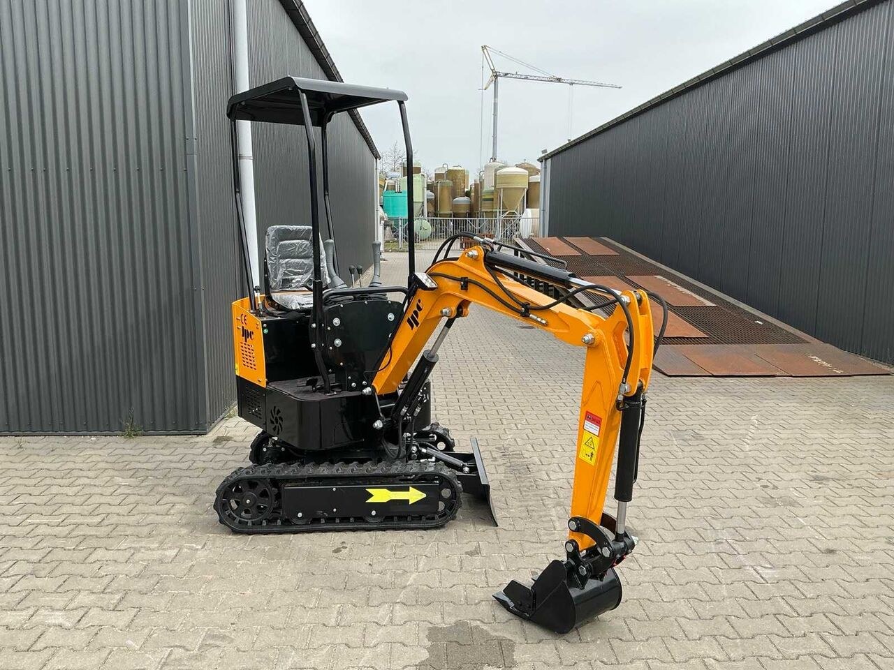 JPC HT-12 mini excavator, side view JPC HT-12 mini excavator, side view