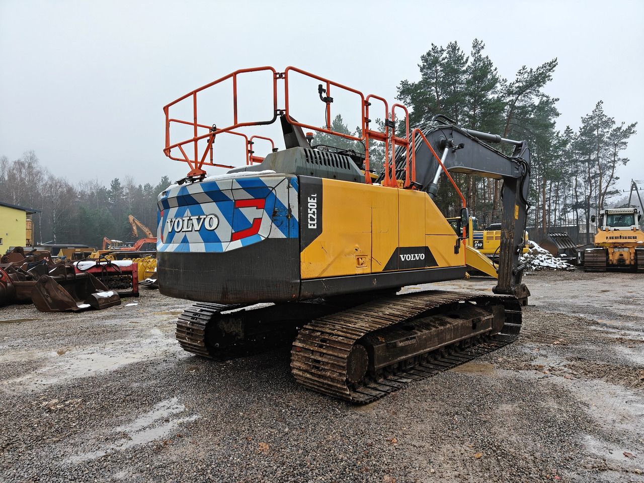 2018 Volvo EC250EL crawler excavator rear three-quarter view 2018 Volvo EC250EL crawler excavator rear three-quarter view