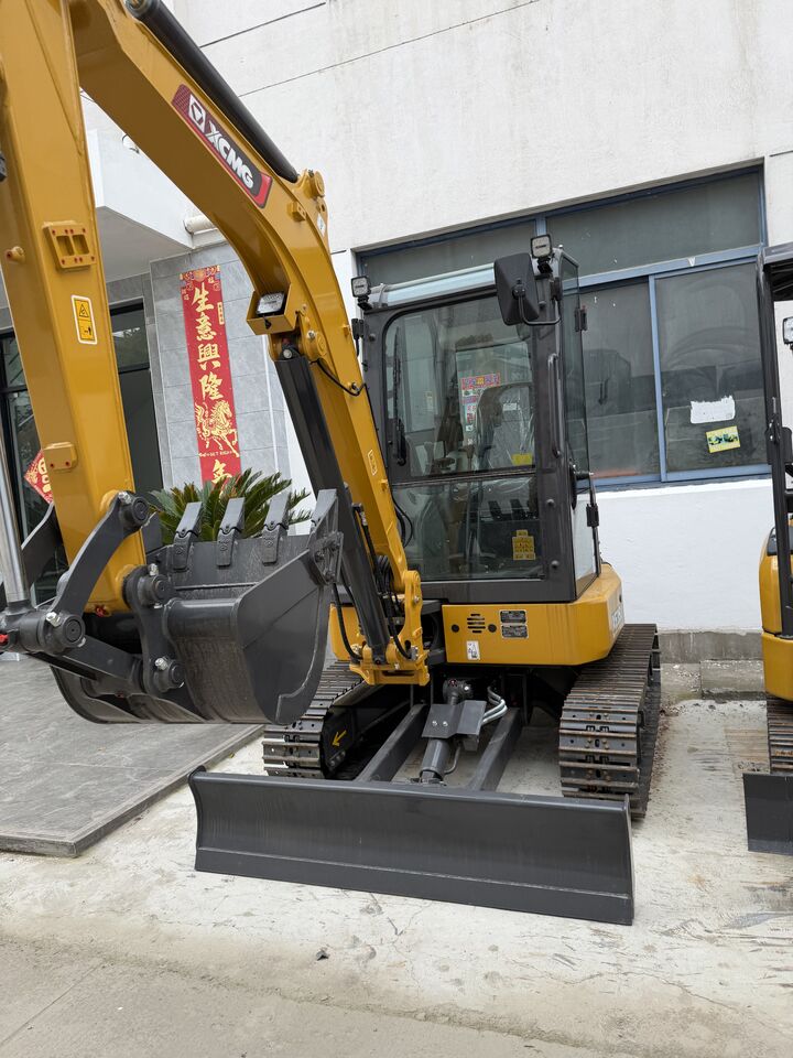 2026 XCMG SY35U mini excavator, front three-quarter view 2026 XCMG SY35U mini excavator, front three-quarter view