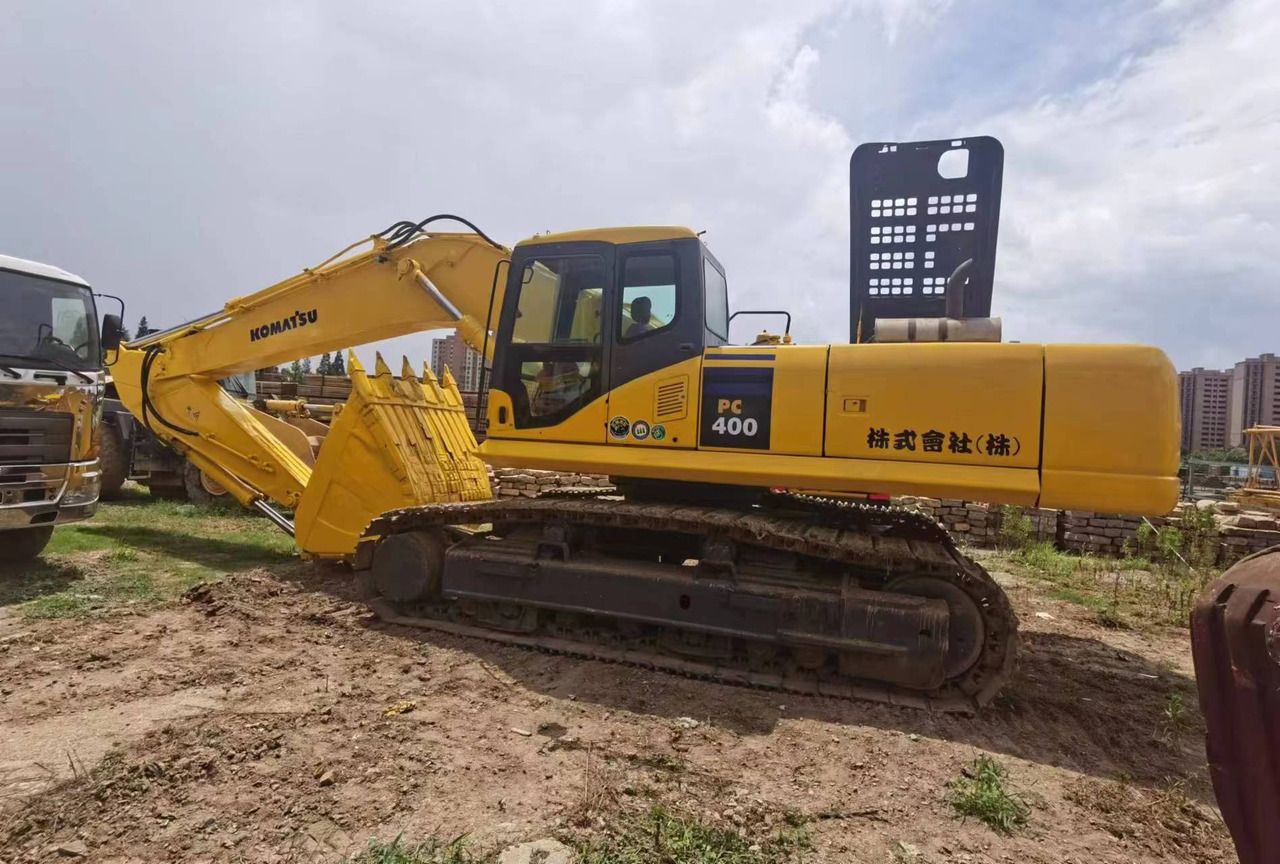 2022 Komatsu PC400 crawler excavator, side profile view