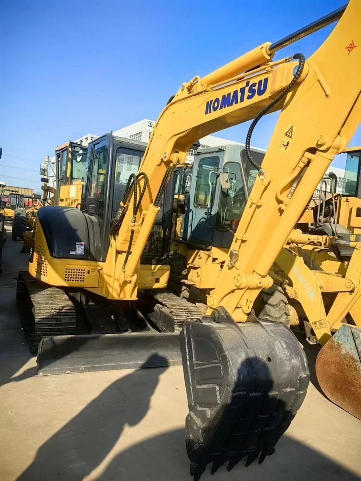 2020 Komatsu PC15 mini excavator, front three-quarter view