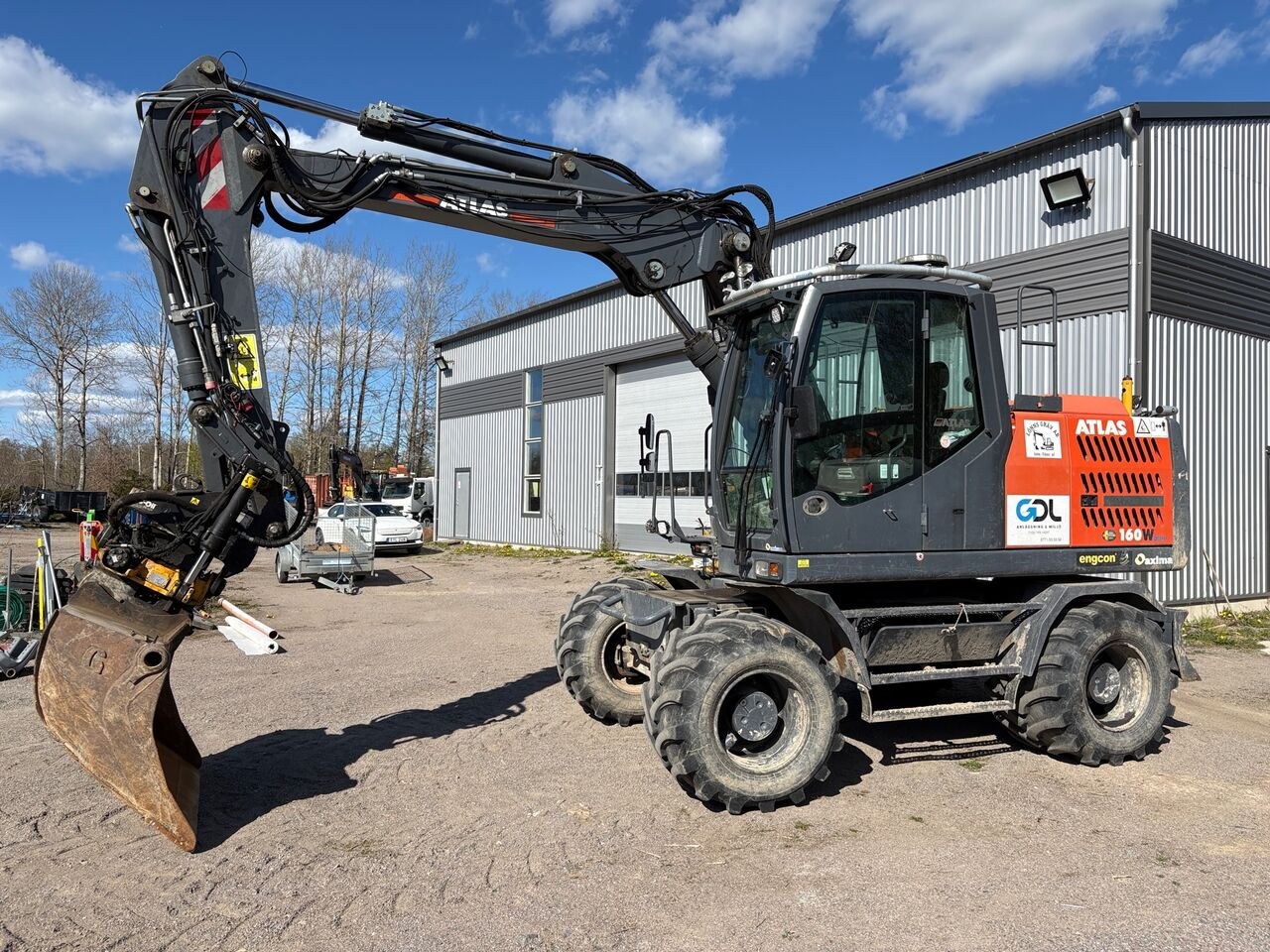 2018 Atlas 160W wheel excavator side view