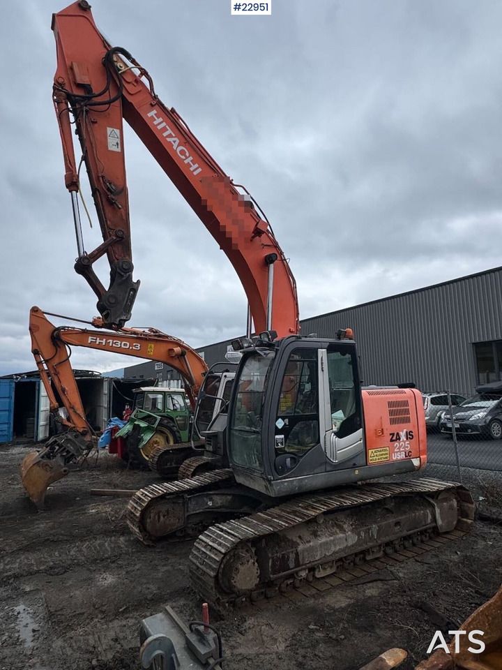 2008 Hitachi Zaxis 225 USRLC crawler excavator, side view 2008 Hitachi Zaxis 225 USRLC crawler excavator, side view