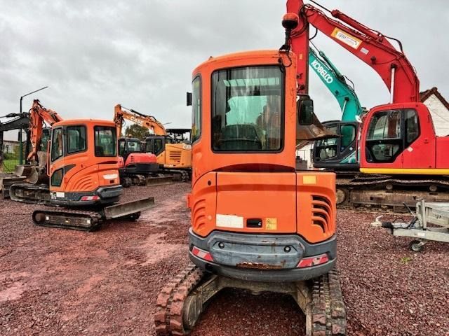 2013 Doosan DX27Z mini excavator, rear view 2013 Doosan DX27Z mini excavator, rear view