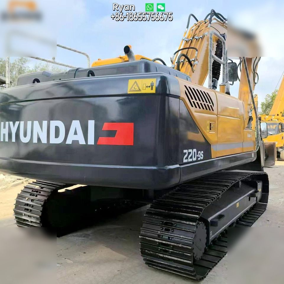 2023 Hyundai 220-9S crawler excavator rear view 2023 Hyundai 220-9S crawler excavator rear view