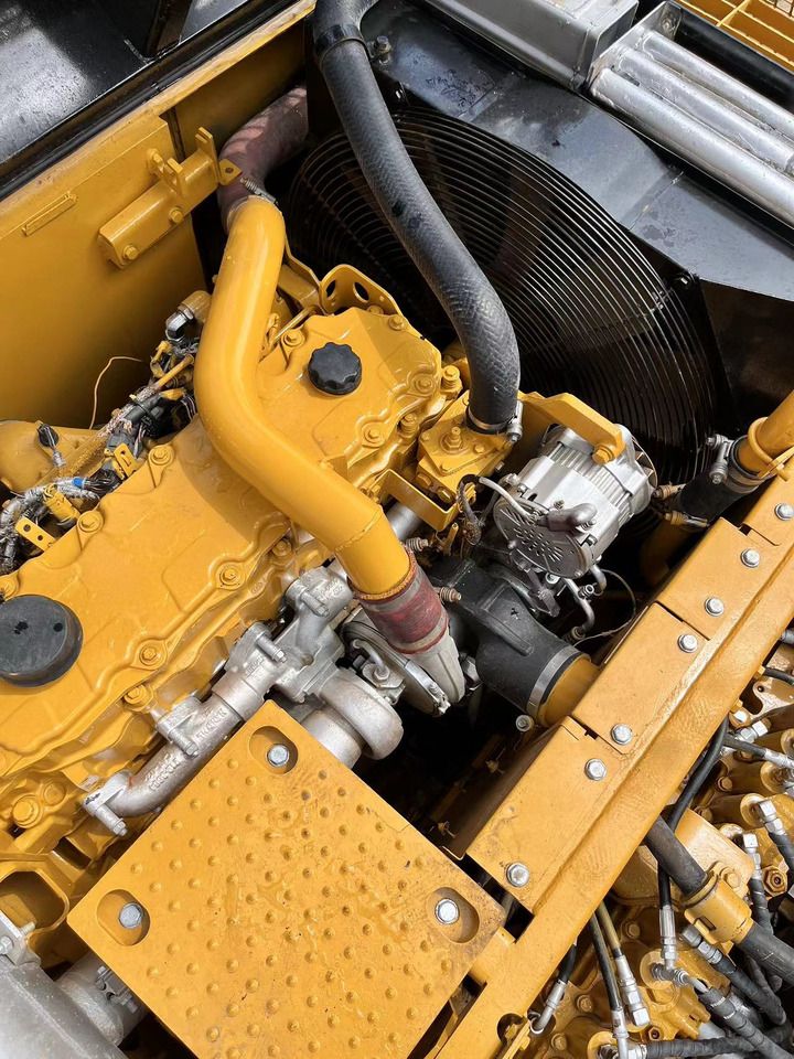 2024 Caterpillar 329D engine compartment view