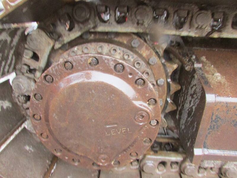 2017 Caterpillar 320FL crawler excavator final drive detail