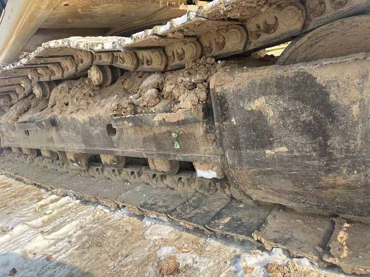 2021 Caterpillar 320GC crawler excavator track assembly detail 2021 Caterpillar 320GC crawler excavator track assembly detail