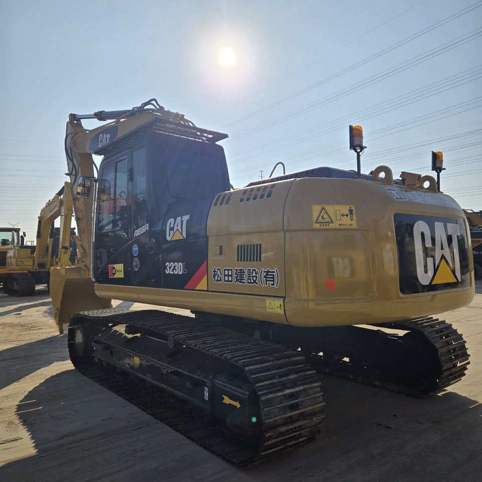 2022 Caterpillar 323DL crawler excavator, rear three-quarter view 2022 Caterpillar 323DL crawler excavator, rear three-quarter view