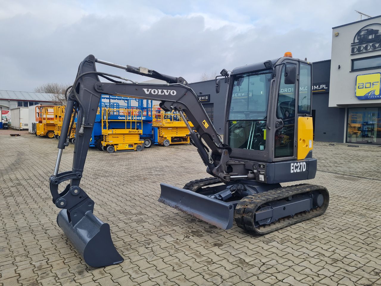 2018 Volvo EC27D mini excavator, front three-quarter view 2018 Volvo EC27D mini excavator, front three-quarter view