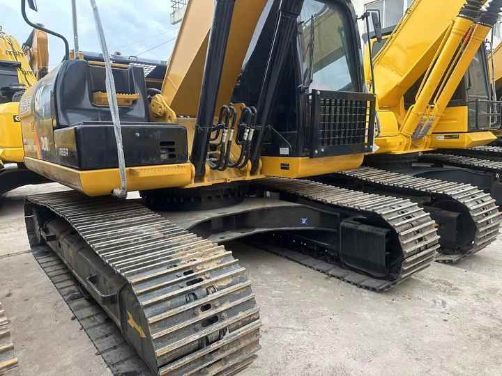2016 Caterpillar 320D гусеничный экскаватор, вид сзади под углом 2016 Caterpillar 320D гусеничный экскаватор, вид сзади под углом