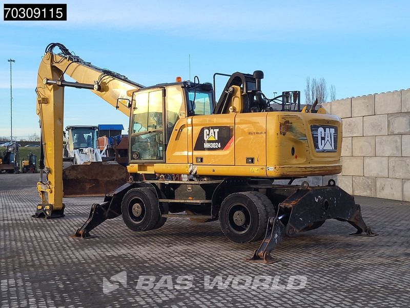 2018 Caterpillar MH3024 material handler, side view 2018 Caterpillar MH3024 material handler, side view