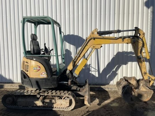 2015 Yanmar VIO25-4 mini excavator, side view 2015 Yanmar VIO25-4 mini excavator, side view