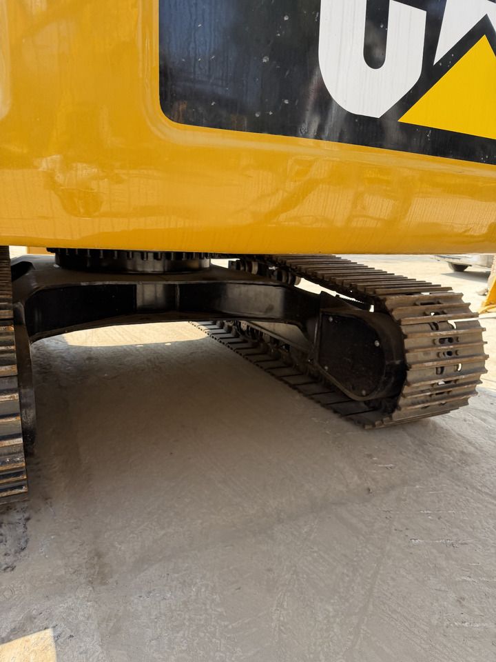 2024 Caterpillar 329D crawler excavator undercarriage view
