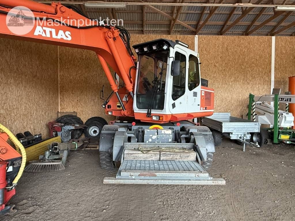 1998 Atlas 1404 wheel excavator front view